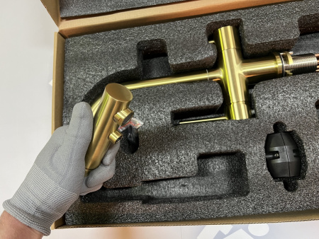 Смеситель для кухни Timo Saona (2356/17FL) с подключением фильтра и выдвижной лейкой, золото Смеситель для кухни Timo Saona (2356/17FL) с подключением фильтра и выдвижной лейкой, золото