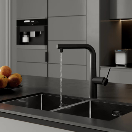 Смеситель для кухни IDDIS Pure(PURBLPFi05) с подключением к фильтру и выдвижным изливом, черный