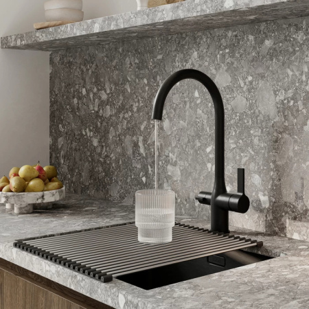 Смеситель для кухни IDDIS Pure (PURBLFJi05) черный Смеситель для кухни IDDIS Pure (PURBLFJi05) черный